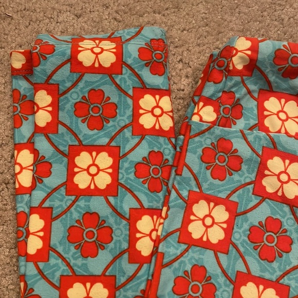 LuLaRoe leggings super soft- vibrant colors worn once - Picture 3 of 4